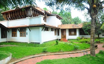 Kuruvithadam_Bungalow_oter_View